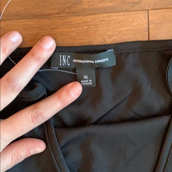 📦 Moving Sale - 4/20$ 📦 Black tank top - Picture 3 of 3